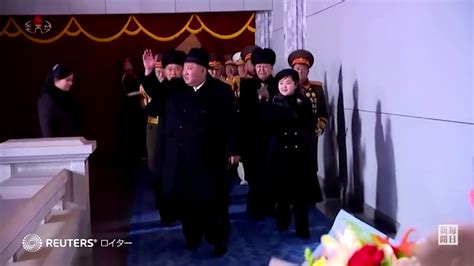 金正恩氏の娘は後継者 祖父のスタイルでお披露目の軍事パレード 毎日動画