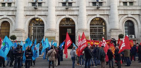 Terni Sicurezza Sui Luoghi Di Lavoro Sit In Di Cgil E Uil Sotto La