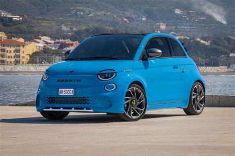 La gama del Abarth 500e se anuncia para España