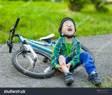 30838 Hurted Kids Images Stock Photos And Vectors Shutterstock