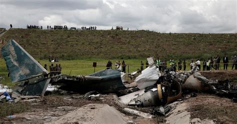 Tragedia En Nepal 18 Personas Murieron Al Estrellarse Un Avión Durante El Despegue En El