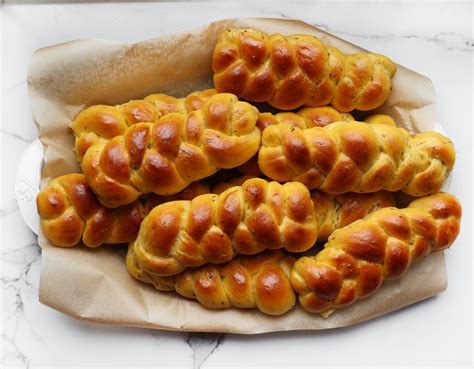 Zachte Anijs Vlechtbroodjes Kookmutsjes