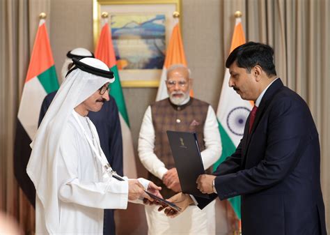 Vibrant Gujarat Summit Dp World Gujarat Govt Ink Mous For Rs 25000