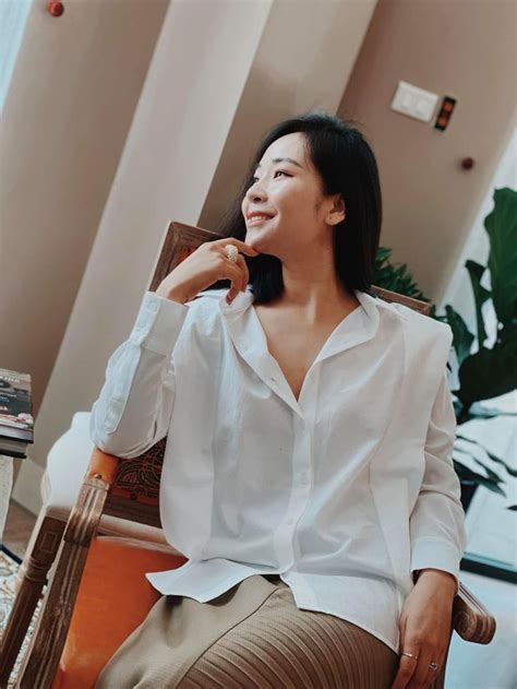 Ghim của Ngoclytruongdang trên white shirt blouse