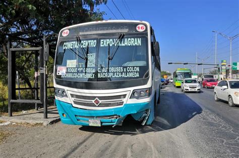 Chofer De La Ruta Embiste Veh Culo En Guadalupe Hay Dos Lesionados