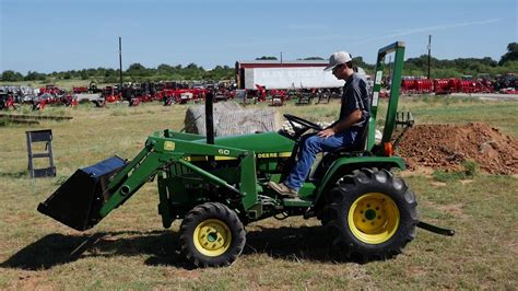 John Deere 670 Tractor With Loader 4x4 Youtube