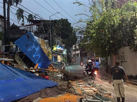 ¡impresionante Tormenta En Acapulco Deja Inundaciones Deslaves Rayos