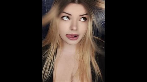 Hot Blonde Shows Her Tits Pornhub