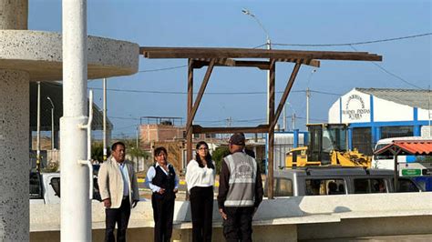 Como Todos Los Lunes Se Realiz Ceremonia De Izamiento Del Pabell N