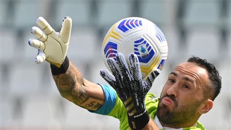 Ssc Napoli Risentimento Adduttore Coscia Destra Per Ospina Gonfia