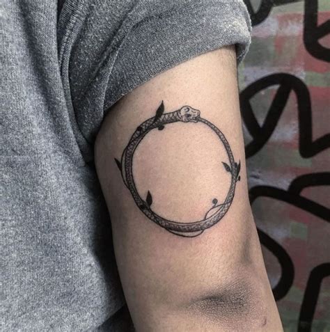 Fotos De Tatuagem Ouroboros Significados E As Melhores Inspira Es