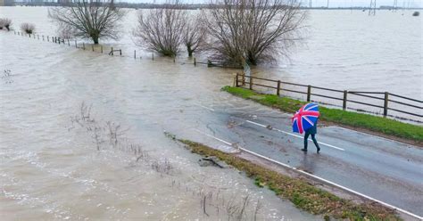 Uk Weather Flood Alerts Issued Amid Met Office Warnings For Heavy Downpours And Wind Mirror