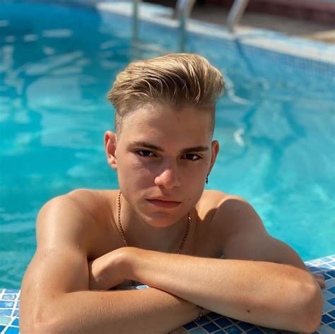 Pin By Robin Holmes On Blonde Guys Cute Blonde Guys Blonde Guys Shirtless Hunks