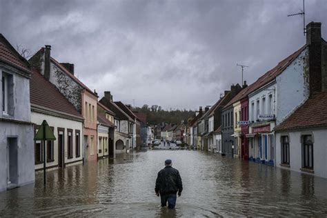 Pluie inondation et crues dix départements de lOuest et du Nord