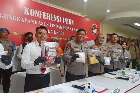 Foto 1 3 Kg Narkoba Jenis Happy Water Dari Malaysia Diselundupkan Ke