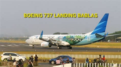 Pesawat Boeing Batik Lion Garuda Landing Bablas Sampai Ujung