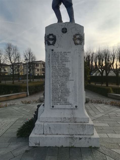 Monumento Ai Caduti Nella Prima Guerra Mondiale Di Stezzano Pietre