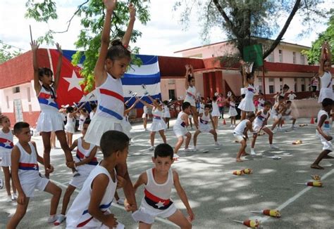 Día de los niños en Cuba Toda la isla alegre feliz y de fiesta