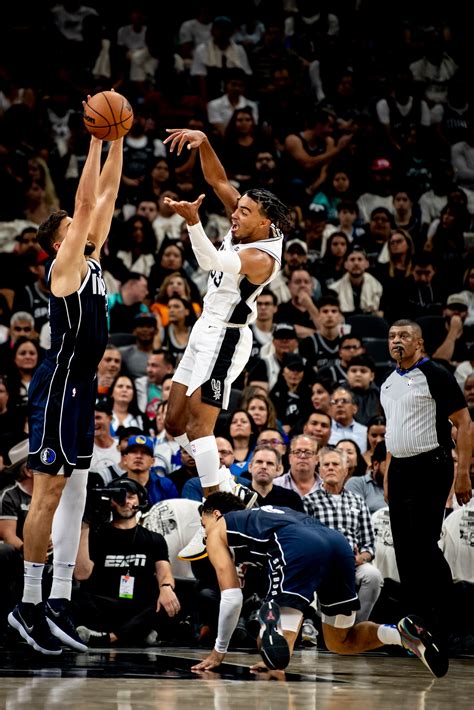 Photos: Spurs vs Mavs 10/25 Photo Gallery | NBA.com