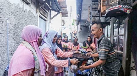 Jaga Ketahanan Pangan Mak Ganjar Tanam Bibit Pohon Cabai Sambil Ngabuburit