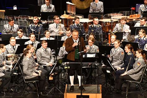 Benefizkonzert Des Ausbildungsmusikkorps Der Bundeswehr Begeistert In