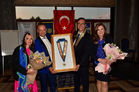 İzmit Rotary Kulübü nde Cumhuriyetin 100 Yılına Yakışan Devir Teslim