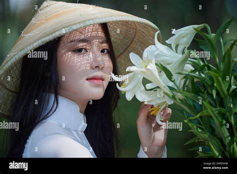 Ciudad Ho Chi Minh Vietnam Mujeres Retrato En El Blanco Ao Dai