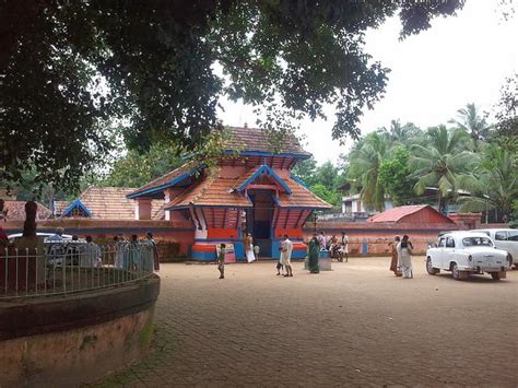 Temples in Kerala: Nelluvai Dhanwantari kshetram - Nelluvai