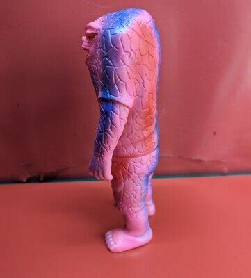 Bullmark Bullmark No Kaiju Series Ultraman Jamila Pink Flesh Colored