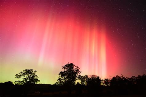 Aurora australis makes stunning return to southern Australian skies ...