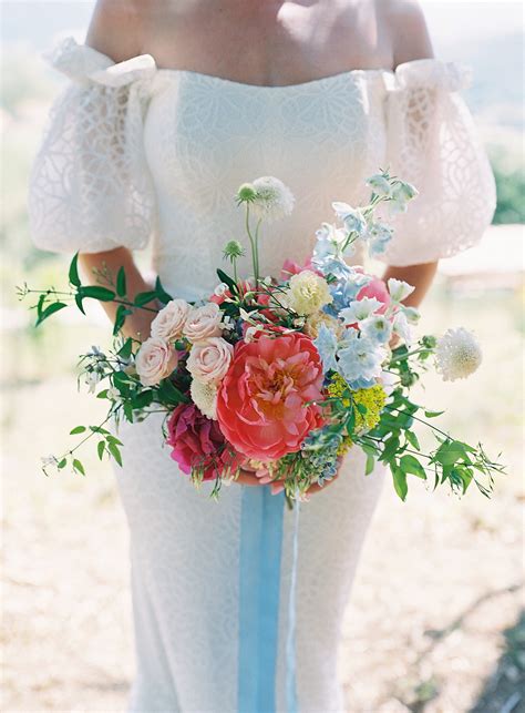 Summer wedding weekend in Tuscany with bright pink peonies