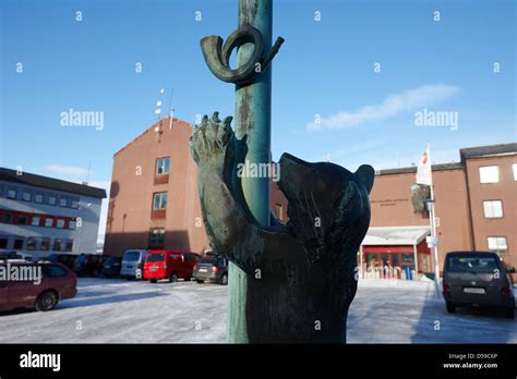 Brown Bear Sculpture Hi Res Stock Photography And Images Alamy