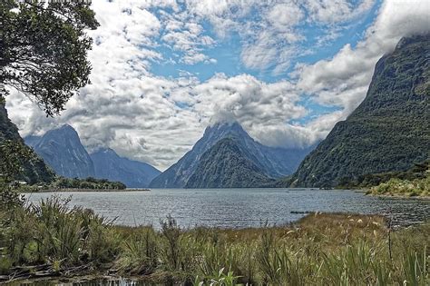 New Zealand Milford Sound Fjord Water Mitre Peak Mountains