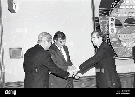men shaking hands Stock Photo - Alamy