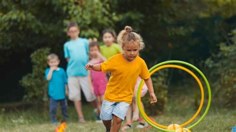 27 Best Outdoor Educational Games for Kids