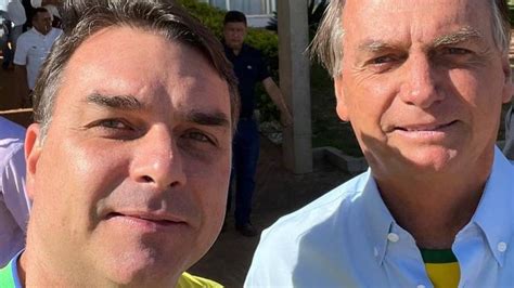 Fl Vio Bolsonaro Rompe Sil Ncio E Posta Mensagem De Solidariedade Ao