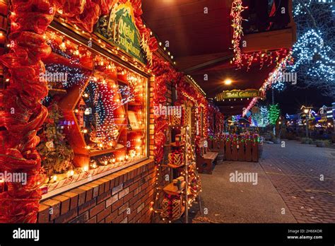 Christmas lights in Leavenworth, Washington Stock Photo - Alamy