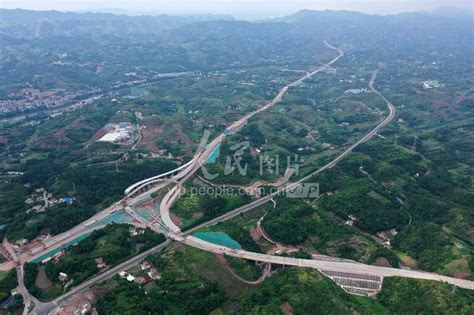 四川宜宾：宜彝高速公路加快建设 人民图片网