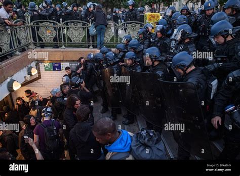 Le m du metro fotografías e imágenes de alta resolución Alamy