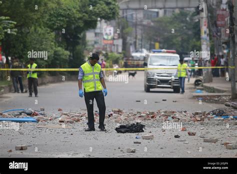 Dhaka, Bangladesh. 15th Aug, 2017. Police's crime scene investigators collecting evidence after ...