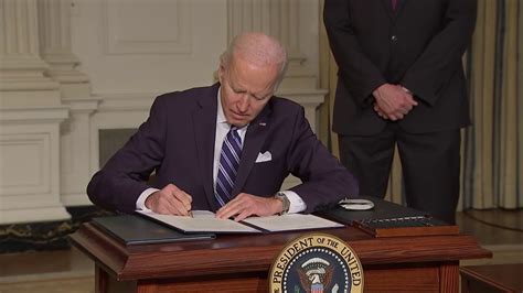 Joe Biden Signs Executive Orders To Cut Us Oil Gas And Coal Emissions