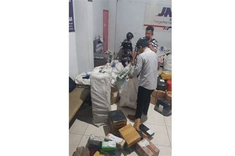 Bea Cukai Kudus Ringkus Puluhan Ribu Rokok Ilegal Dari Jasa Kiriman Di