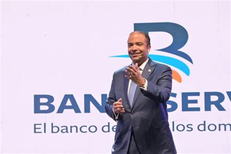 Entregan Caricatura Al Administrador General De Banreservas Samuel