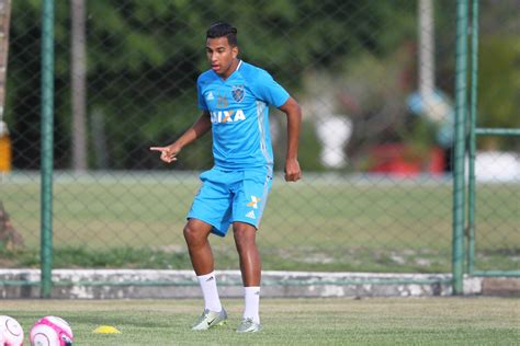 Bem Nos Treinos Ndio Ganha Vaga De Titular No Sport E Elogios De