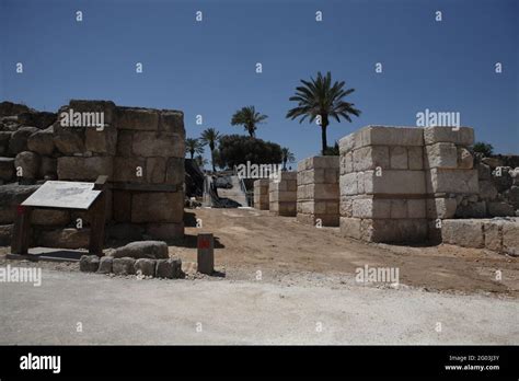 Tel Megiddo o Armagedón restos de la Puerta Israelita fortificada de