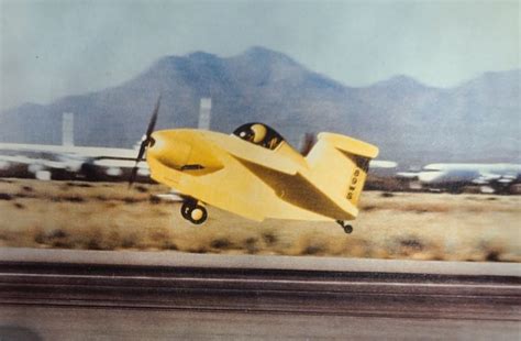 World’s Smallest Piloted Airplane – Guinness Record Smallest Airplane