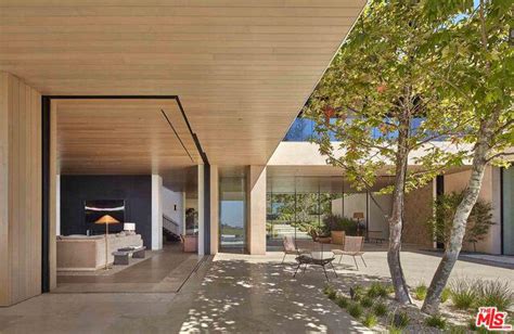 Brentwood Modern By Noah Walker Aia