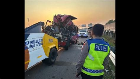 Kronologi Elf Tabrak Truk Tewaskan 6 Orang Di Tol Solo Semarang Diduga