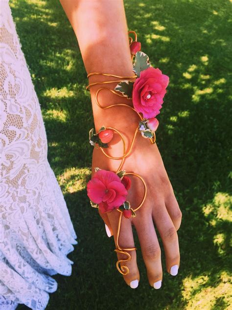 These Are The Top Prom Corsage Trends For 2018 Artofit