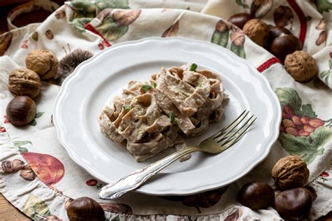 Tagliatelle Di Castagne Con Salsa Di Noci